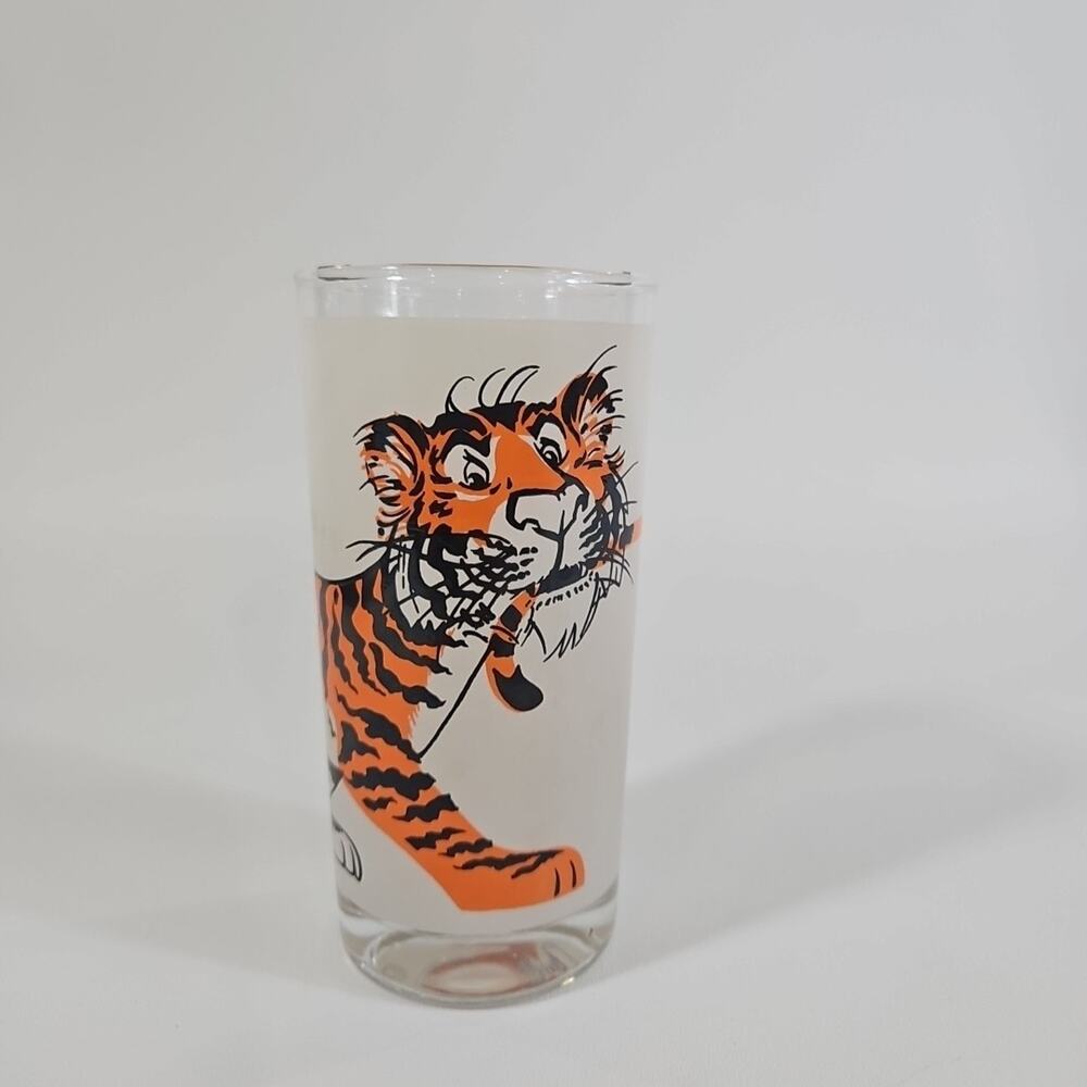 Vintage 1960s Esso Exxon Gas "Put A Tiger in Your‎ Tank" Drinking Frosted Glass